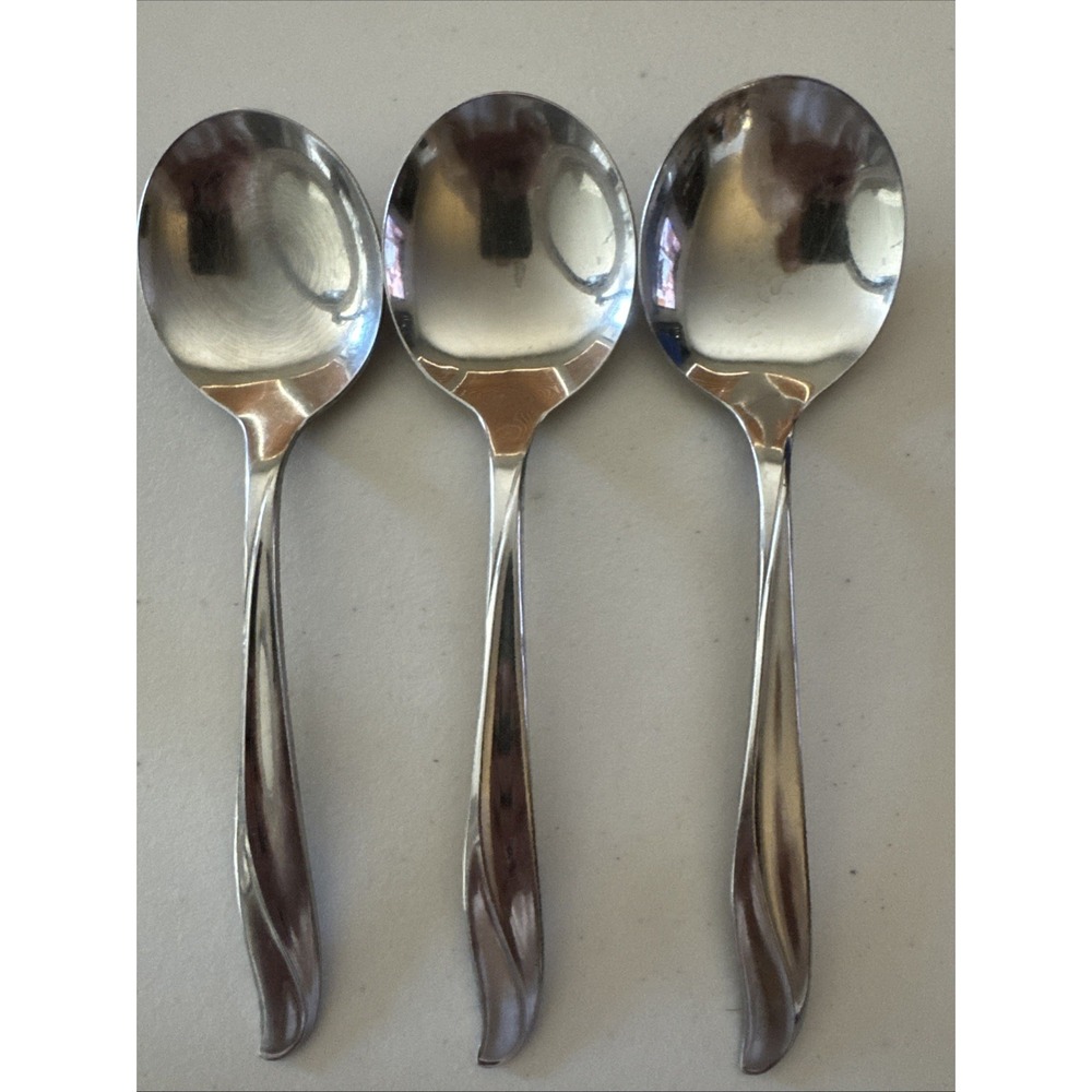International Silver 100 stainless steel Impression  Round Soup Spoon USA‎